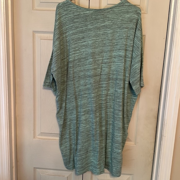 LaLaRoe shirt short sleeves 2x Tunic - Picture 3 of 4
